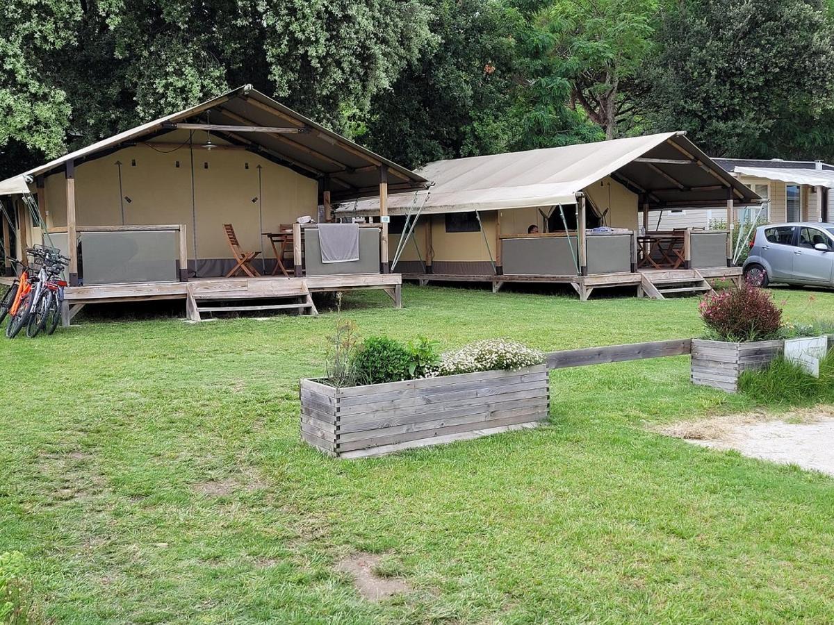 Camping Les Chenes Verts Meschers-sur-Gironde Exterior foto